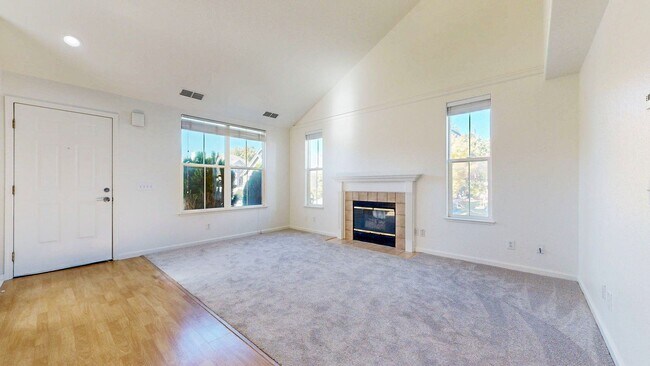 Building Photo - Beautiful 3 Bedroom 2.5 Bath Single Family...