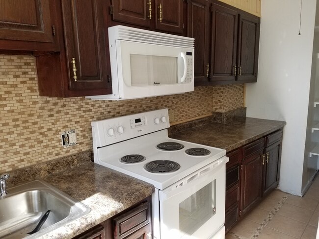 Building Photo - Morgan Park townhouse, newly remodelled