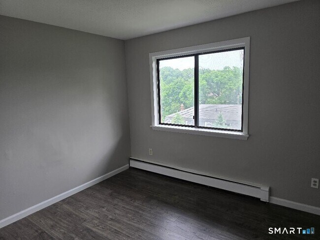 Building Photo - 44 Armand Dr