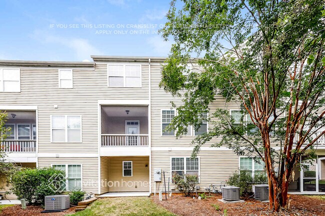 Building Photo - 811 Skybrook Falls Dr