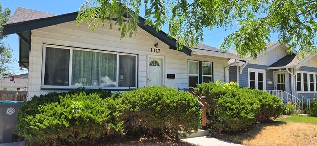 Building Photo - 3 Bedroom 2 Bathroom Home Near FE Warren & Frontier Park