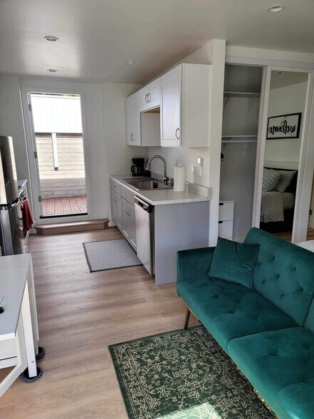 Building Photo - 825 Calle de Arboles