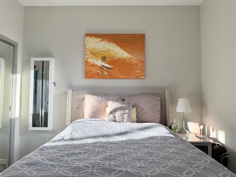 Second bedroom with queen bed - 1150 J St