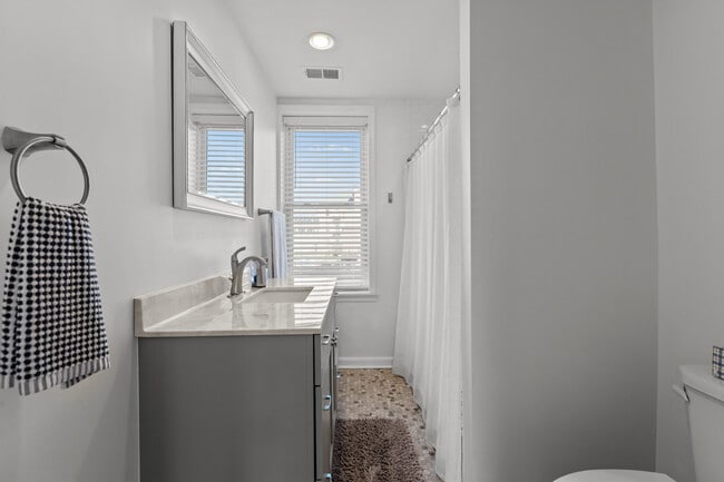 Building Photo - 3039 Spring Wy