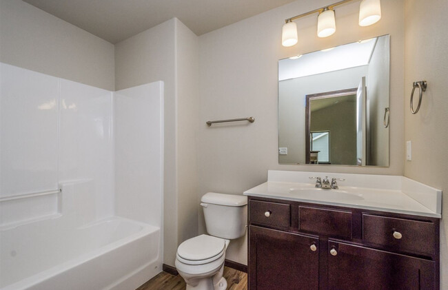 Upper level bathroom - 1225 Mary Ln