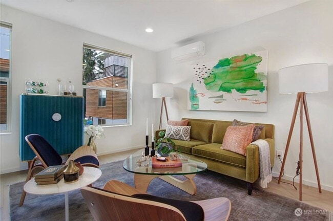Building Photo - Welcome Home Modern Townhome in Georgetown