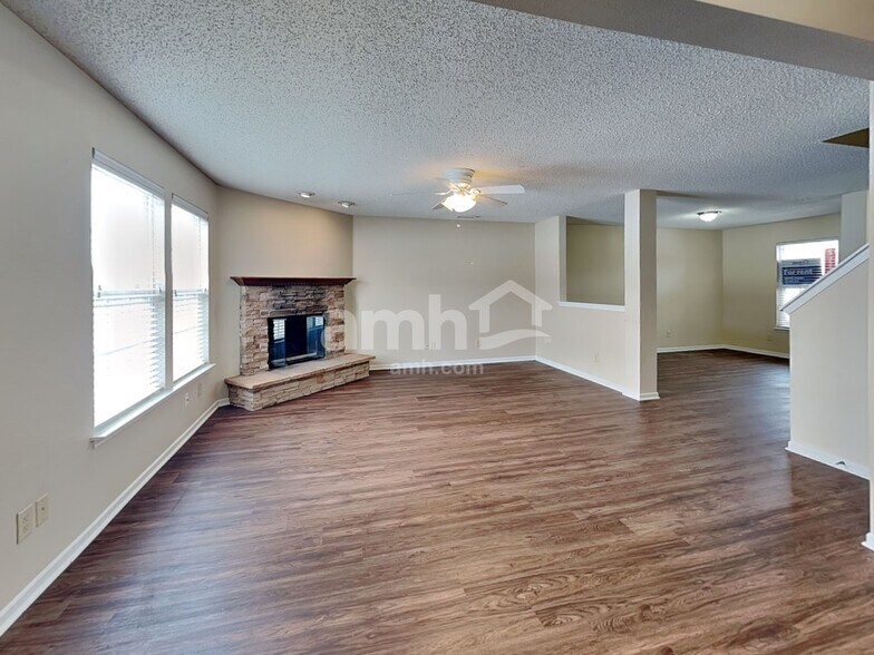 Building Photo - 12440 Rose Haven Dr