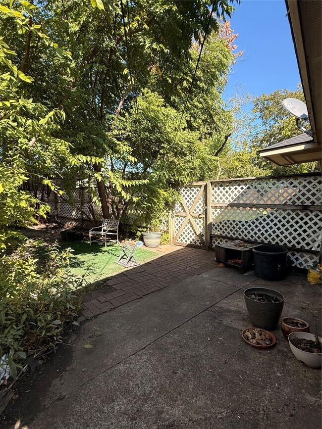 Building Photo - 5720 Parwill St