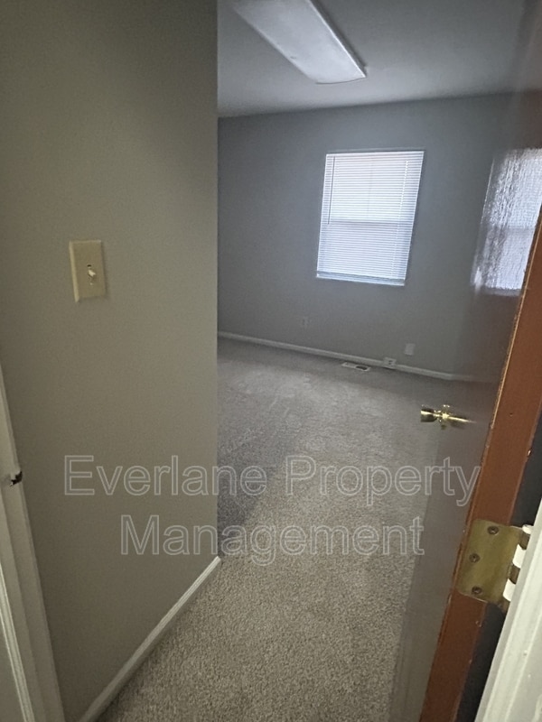 Building Photo - 10243 Bayton Ct