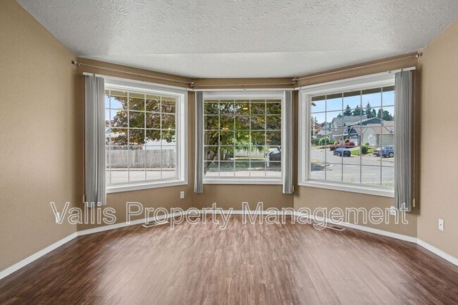 Building Photo - 1075 Mildred Ln SE