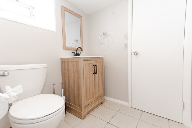 Building Photo - 223 E Pennview Ave