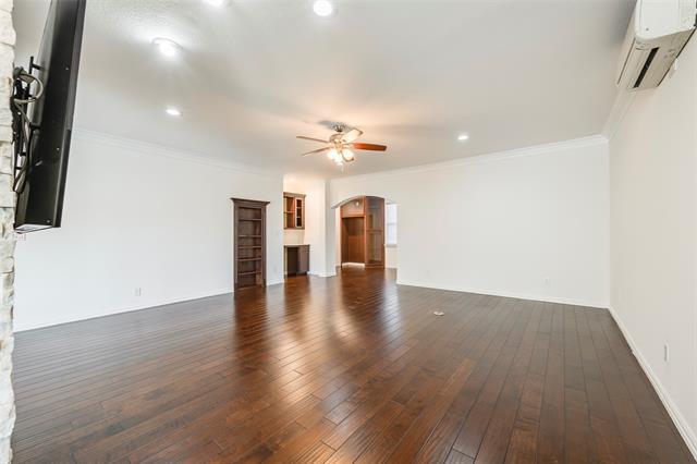 Building Photo - 917 Crestview Dr