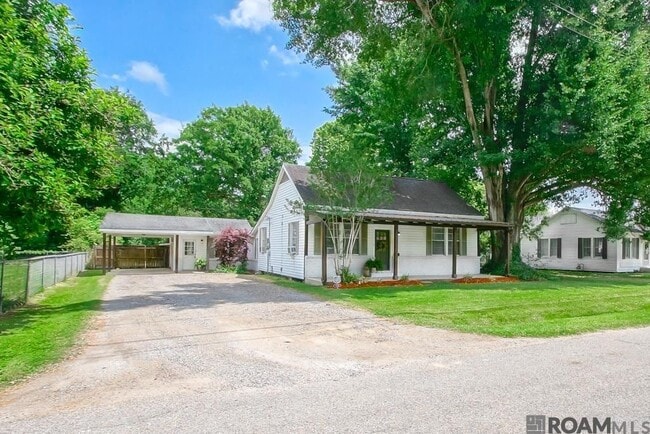 Building Photo - 110 St Jude St