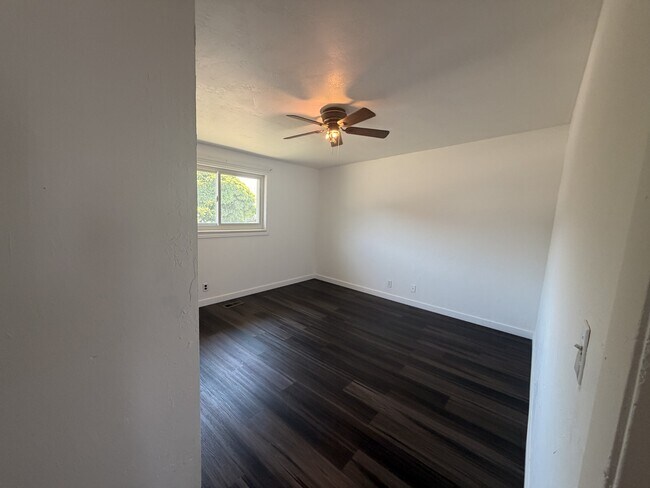 Building Photo - 589 Oquirrh Ave