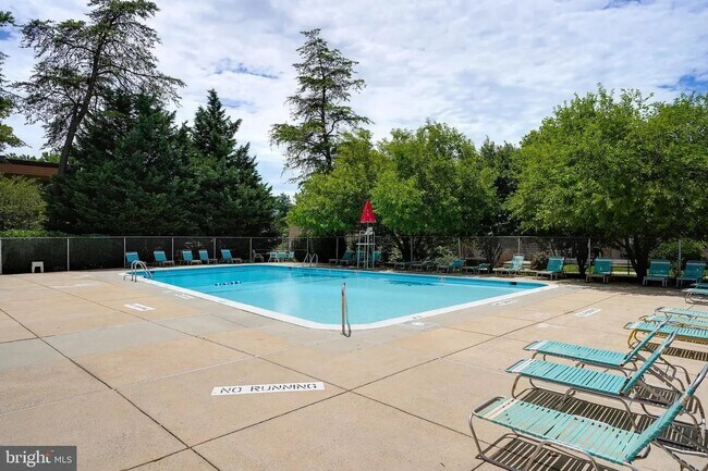Pool - 11909 Parklawn Dr
