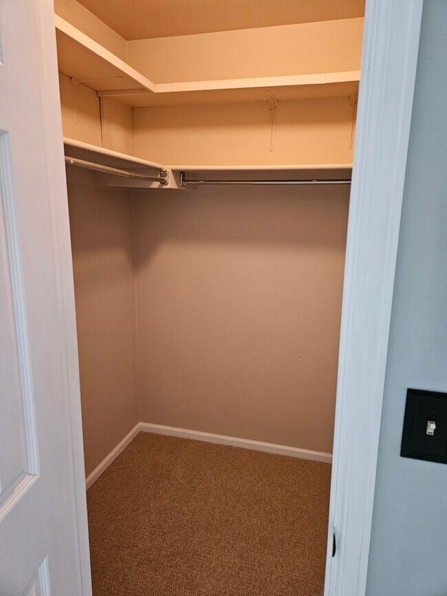 Building Photo - Updated Fort Collins Townhouse with Garage, Private Balcony & Central Location!