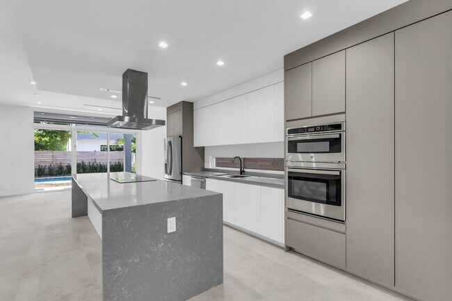 Building Photo - This beautiful new townhome  or rentoffers...