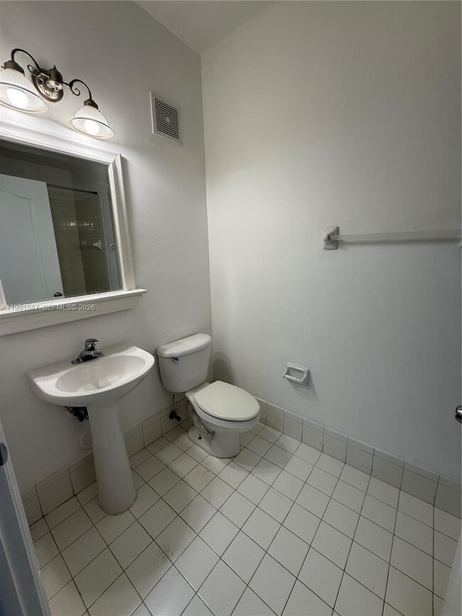 Building Photo - 2113 Shoma Dr