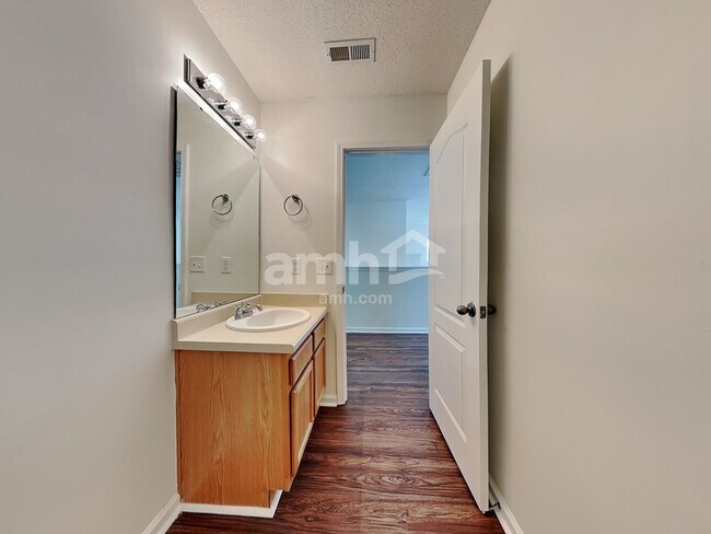 Building Photo - 201 Lameshur Ln