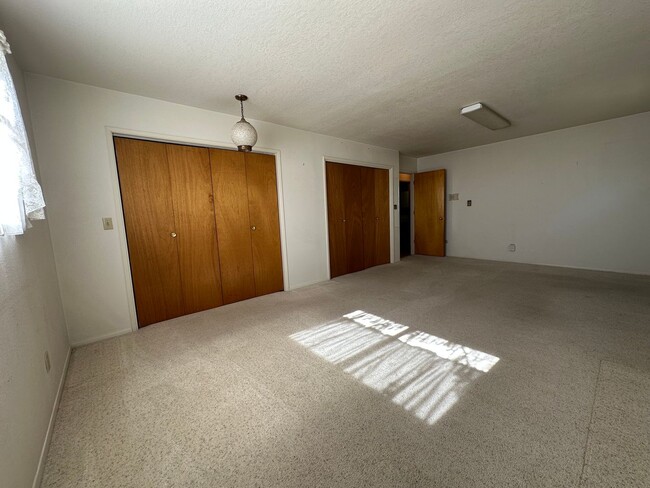 Building Photo - 5842 Henley Rd