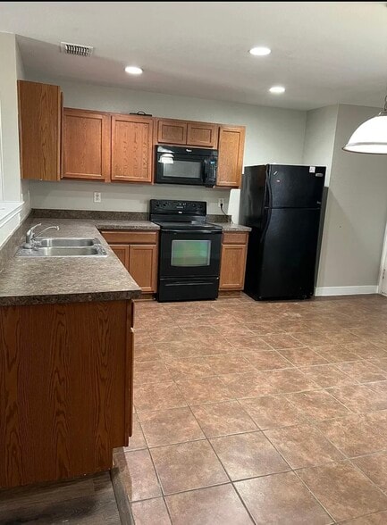 Building Photo - 1821 Trego Dr