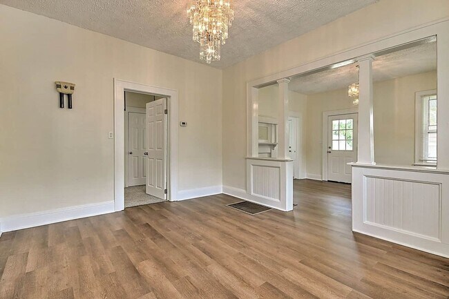 Building Photo - Modernized Historic 2 Bedroom 1 Bath Home in Johnson City, TN