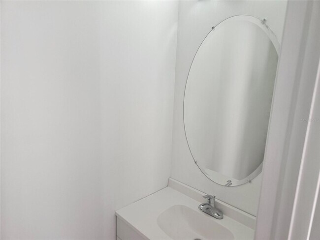 Building Photo - 9153 Oak Fern Dr