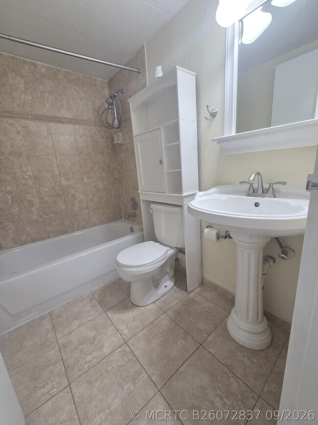 Building Photo - 8419 Forest Hills Dr
