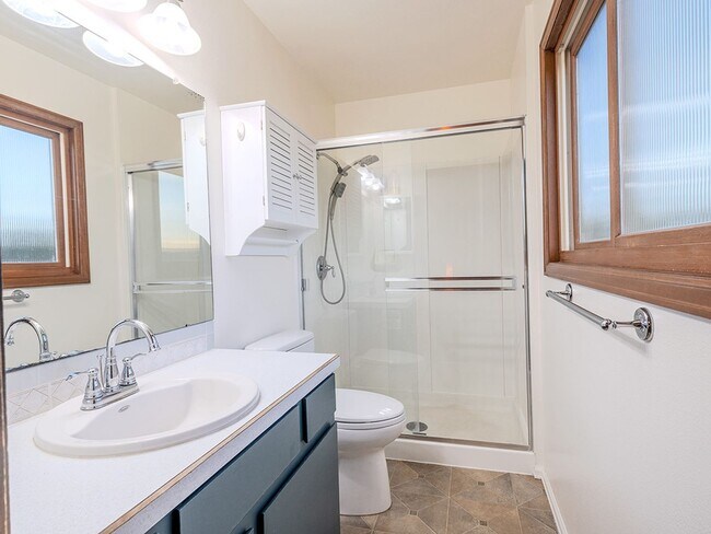 Building Photo - $1000 OFF Move In Special! Spacious 4-Bedr...