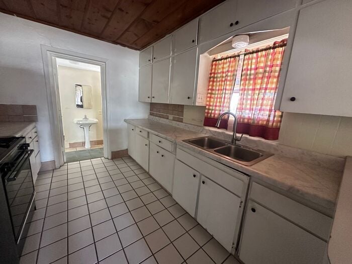 Building Photo - 1425 N 85th Pl