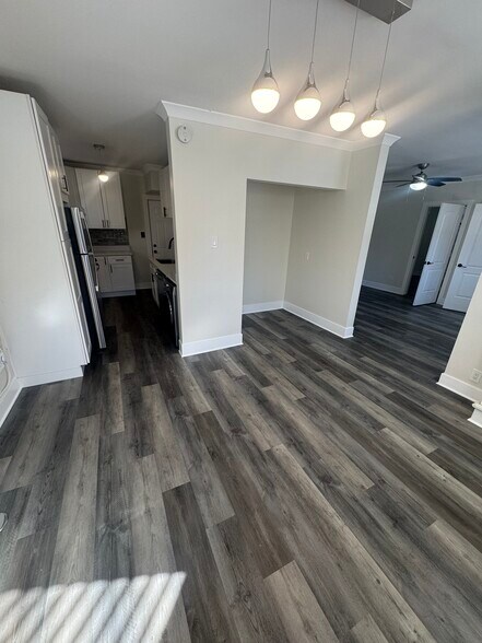 Building Photo - 3837 N Greenview Ave