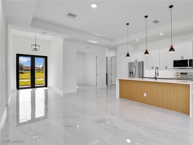Building Photo - 2140 NW 23rd Ave