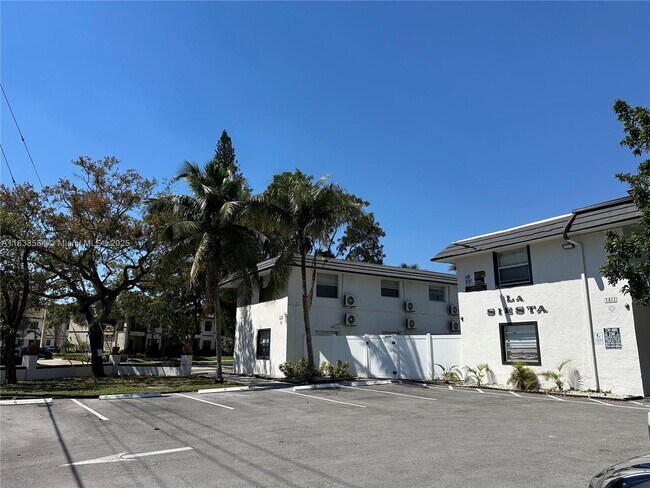 Building Photo - 1411 N Dixie Hwy