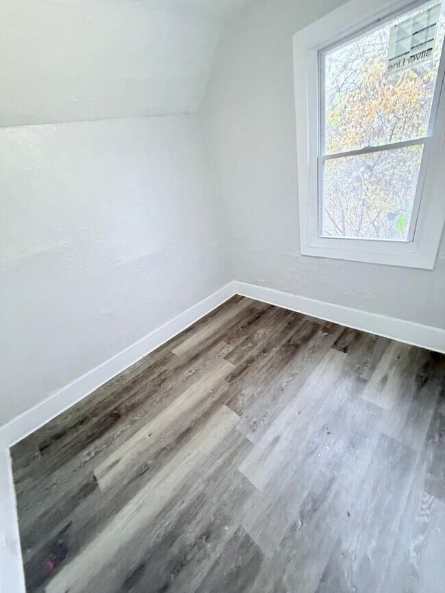 Building Photo - 3119 W 68th St