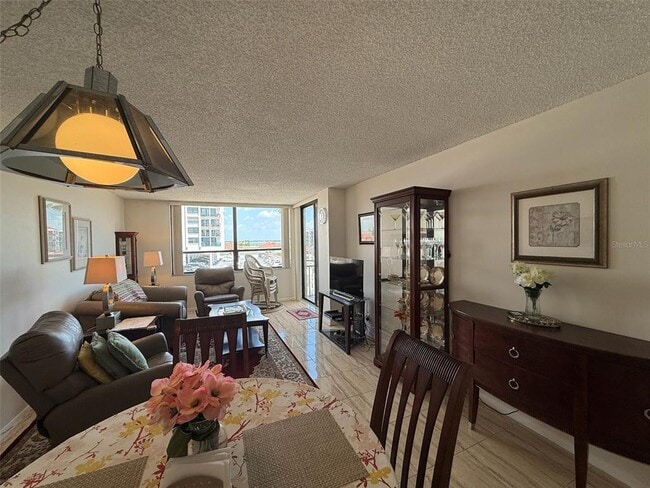 Building Photo - 6279 Sun Blvd