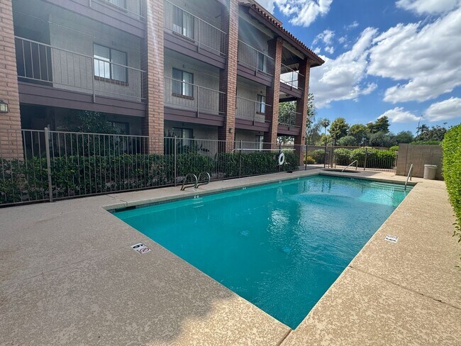 Building Photo - 2 Bedroom in the El Tovar Condominiums Near N Central Ave and W Dunlap Ave!