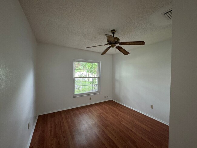 Building Photo - Meadow Woods Pool Home