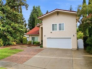 Building Photo - 10000 Hanna Ave