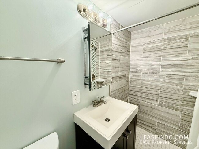 Building Photo - 159 V St NE