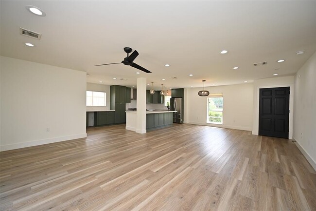 Building Photo - 3007 Maple Grove Ln