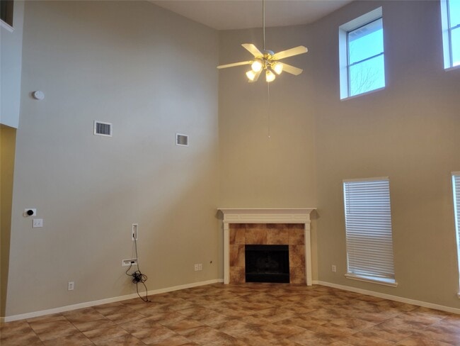 Building Photo - 3715 Pinehurst Dr