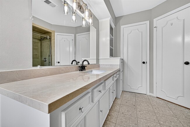 Building Photo - 2107 Briargreen Dr