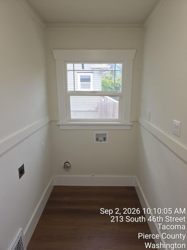 Building Photo - 213 S 46th St