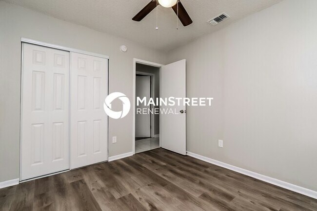 Building Photo - 3 Bedroom Pet-Friendly Home in TAMPA, FL with Main Street Renewal
