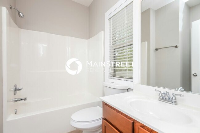 Building Photo - 4 Bedroom Pet-Friendly Home in Douglasville, GA with Main Street Renewal