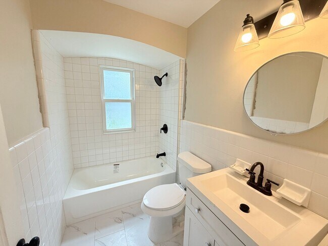 Building Photo - Renovated 3-Bedroom Home – We Welcome Sect...