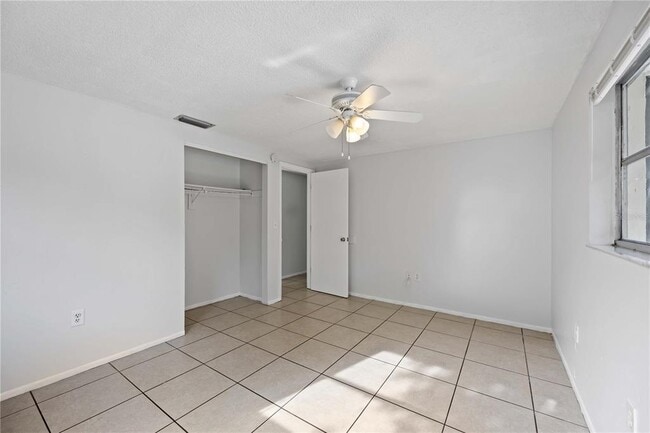 Building Photo - 408 60th Ave Dr W