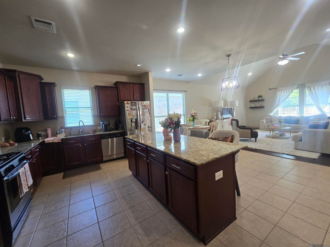 Building Photo - 1412 Alouette Dr