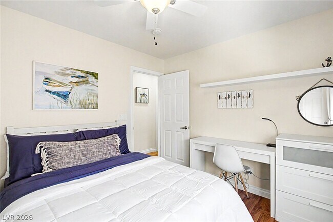 Building Photo - 2025 Shining Feather Ln