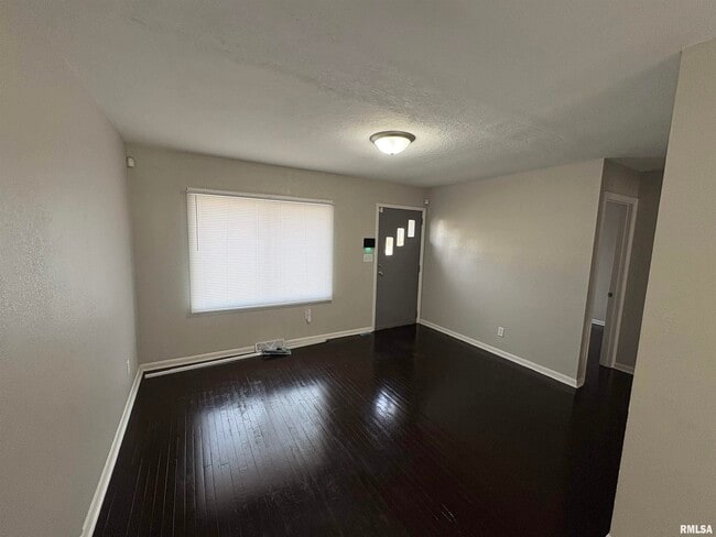 Building Photo - 2324 W Gilbert Ave